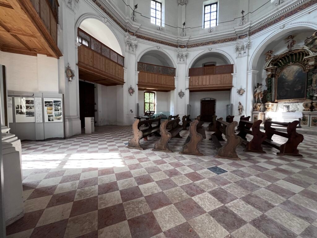 The Way of the Cross / Kreuzweg
薩比奧納修道院建築群（Säben Abbey）坐落於義大利南蒂羅爾的克勞（Klausen/Chiusa）上方