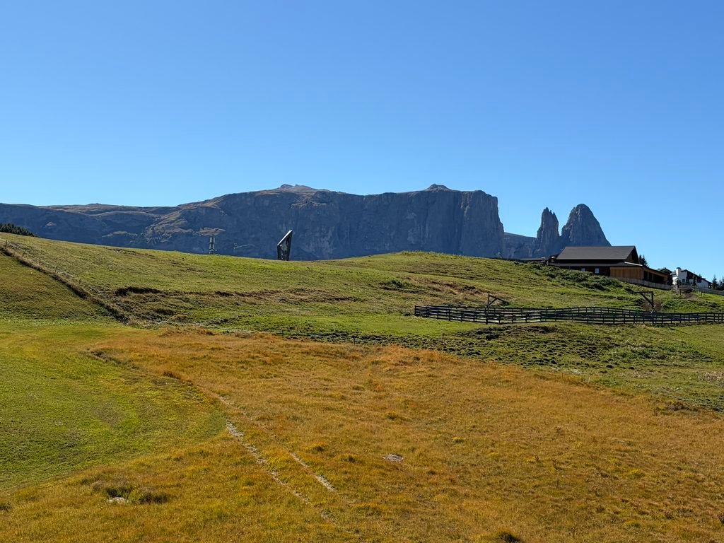 休斯高原(Alpe di Siusi) 療癒的童話世界 從修希小鎮出發 s 128524309